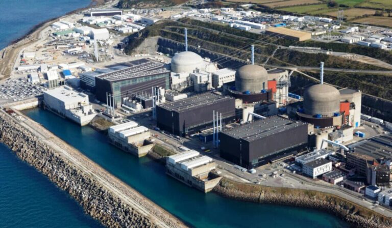 Szélvihar miatt leállítottak egy francia atomerőművet