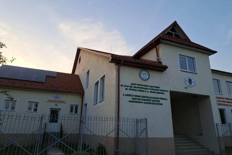Köszönetnyilvánítás a sárosoroszi és nagydobronyi magyar oktatási intézmények vihar okozta károk helyreállításáért