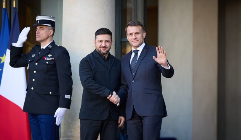 Franciaországba utazott Volodimir Zelenszkij