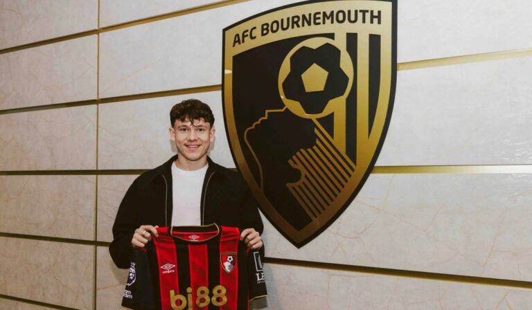 A Premie League-ben folytatja pályafutását Tóth Alex labdarúgó