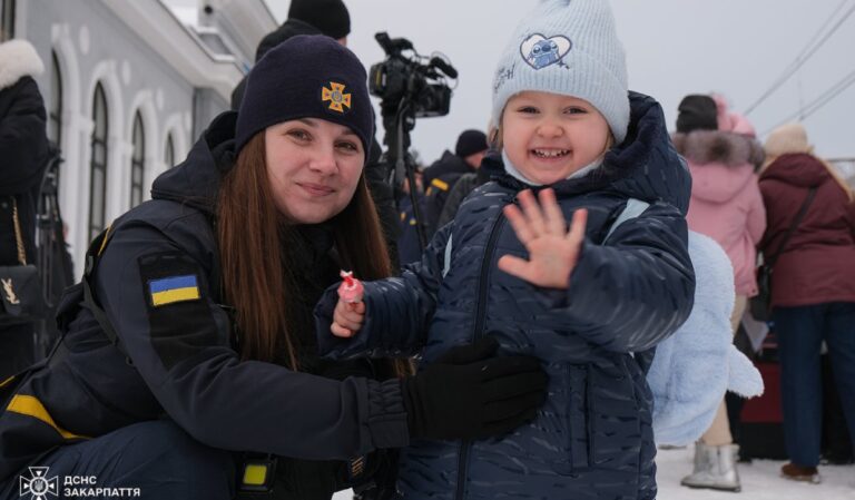 До Мукачева прибув евакуаційний потяг із Запорізької області