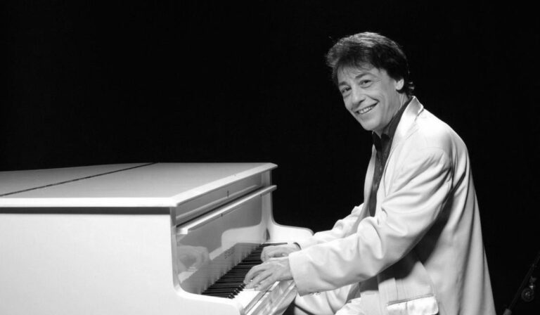 Elhunyt Fenyő Miklós