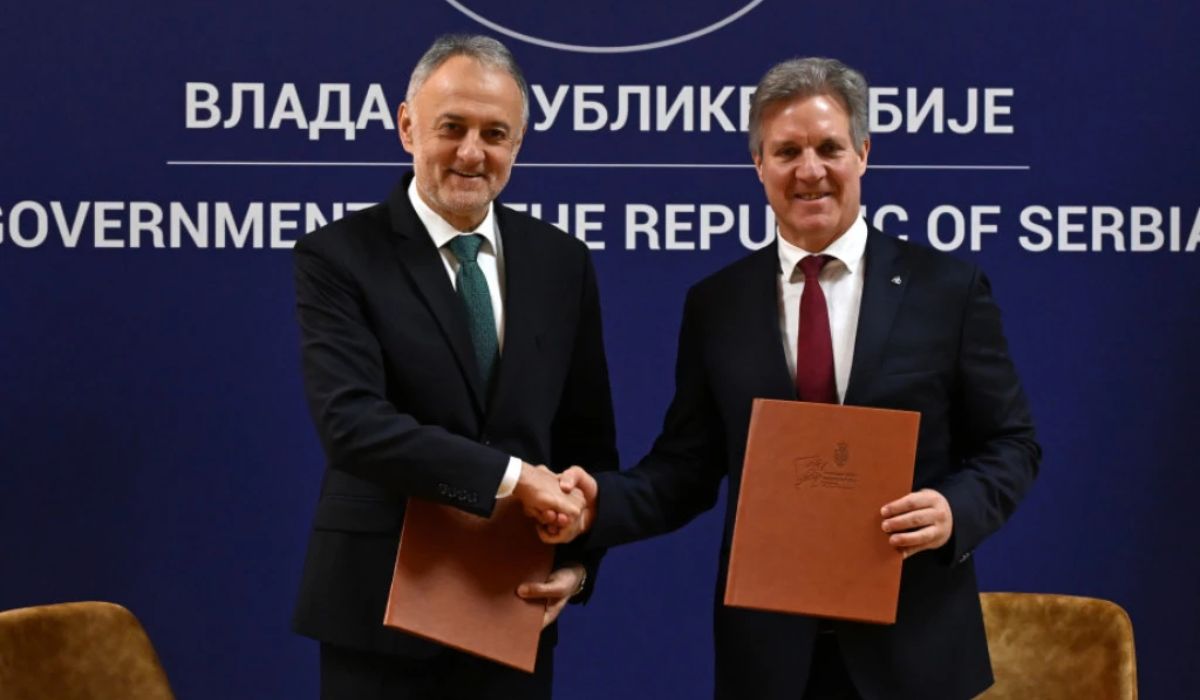 Zoran Gajic szerb sportminiszter és Antonio Silva, az EA elnöke