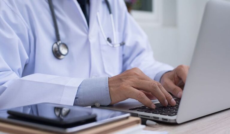 1500 francia orvos és több mint 15 millió páciens adatait lophatták el