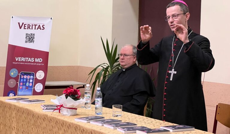 Lucsok Péter Miklós OP könyvének bemutatója Beregszászban