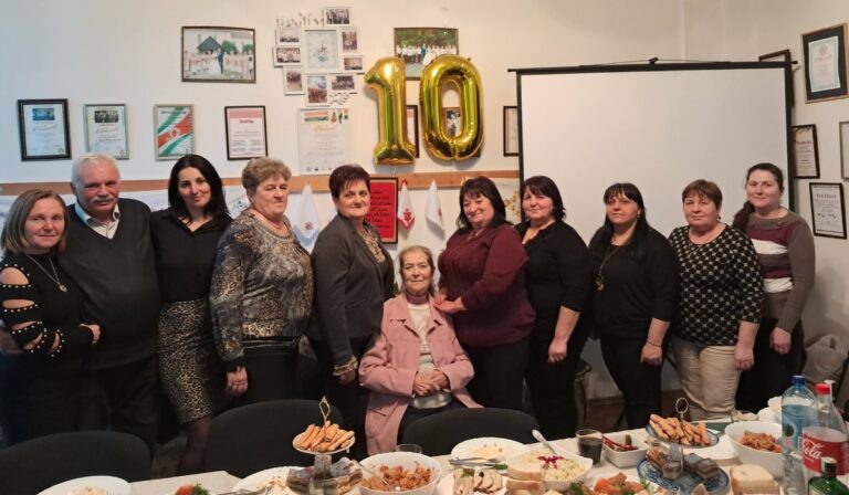 Egy évtizede szolgálja a közösséget a Tisza Csillag Kórus