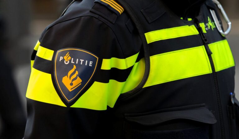 Négyszáz illegális fegyvert találtak egy 17 éves fiúnál Amszterdamban