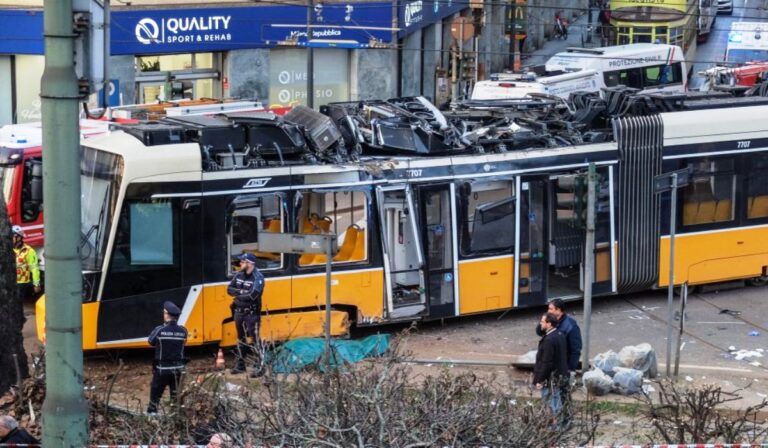 Kisiklott egy villamos Milánóban