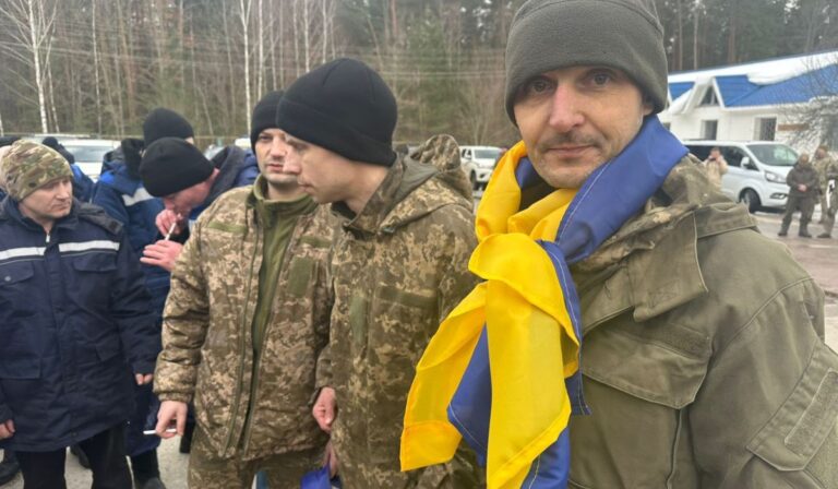 Mintegy 200 ukrán katona térhetett haza az orosz fogságból