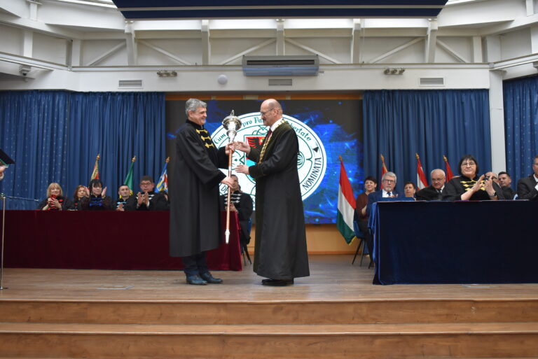 Університет Ракоці затвердив нову символіку