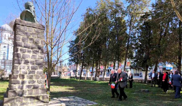 Csendes koszorúzás Nagyszőlősön március 15-én