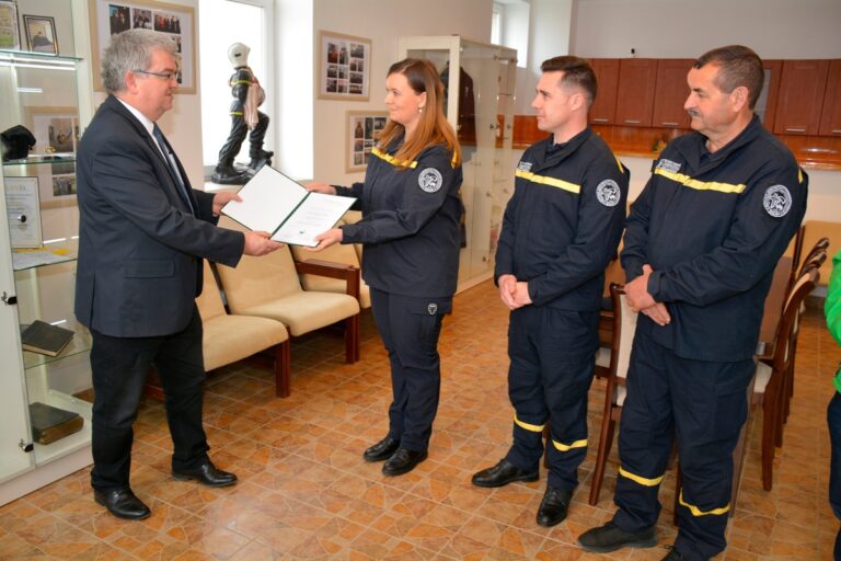 Támogatást kapott a Derceni és a Mezővári Egyházi Önkéntes Tűzoltóság