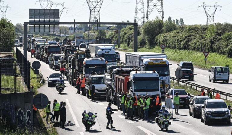 Tüntetés tört ki Franciaországban a magas üzemanyagárak miatt