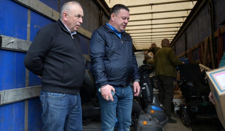 Egészségügyi és rehabilitációs eszközöket adományozott megyénknek Svédország