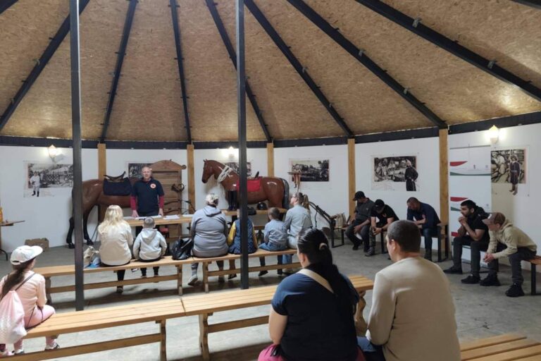Megnyílt a lovasoktatási program Tiszacsomán