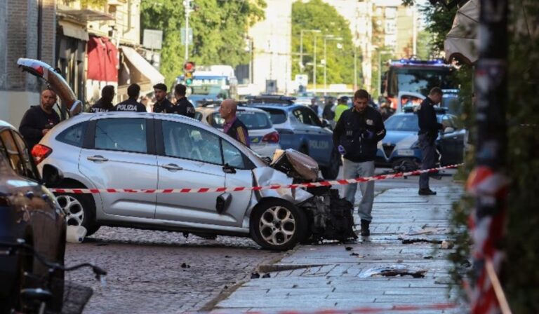 Tömegbe hajtott egy autós az olaszországi Modenában