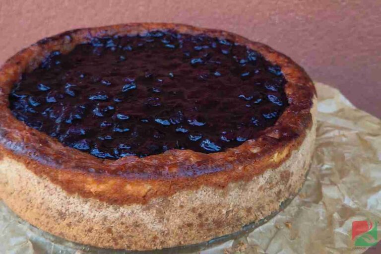 Citromos-mascarponés sajttorta házi áfonyaraguval