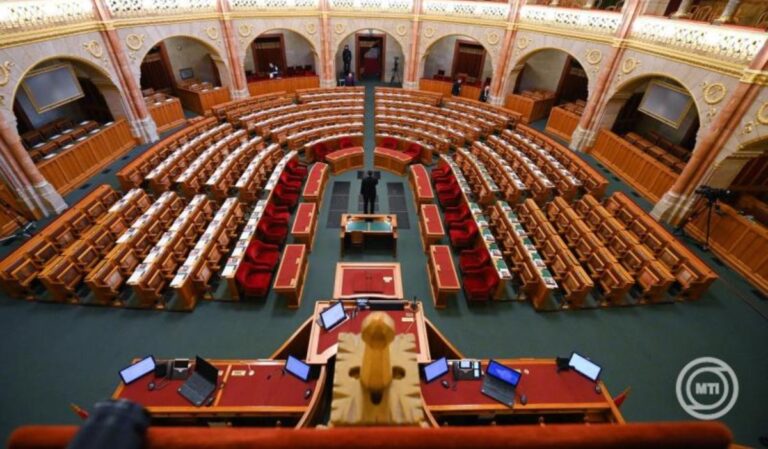 Ma tartja alakuló ülését az új magyar parlament