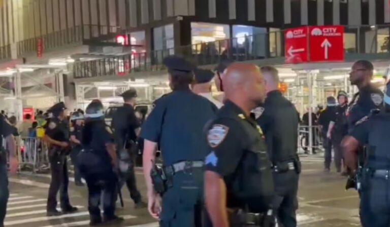 Lövöldözés volt New Yorkban az NBA-csapat bajnoki győzelmét ünneplő tömegben