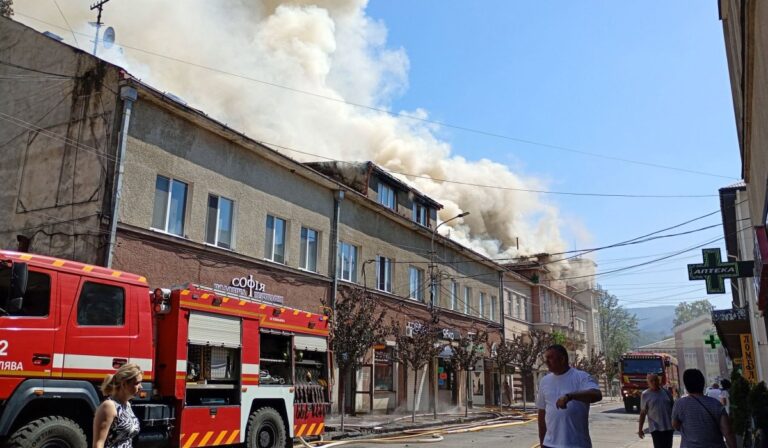 Kigyulladt egy hotel Szolyva központjában