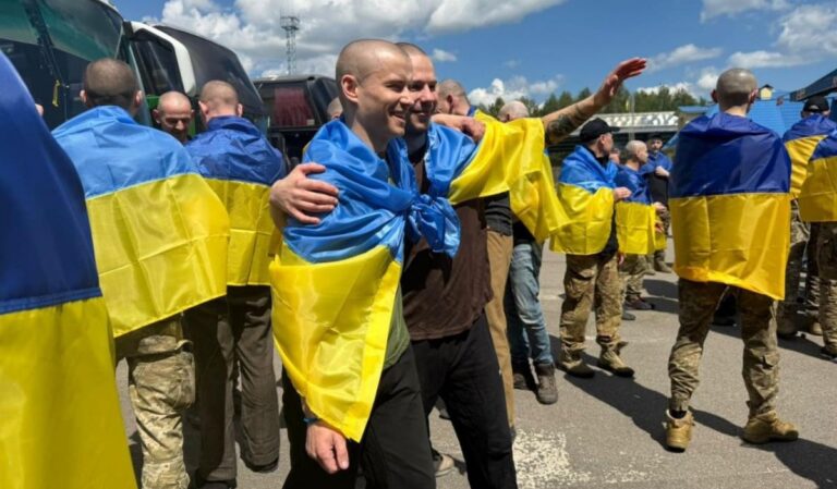 Újabb 186 ukrán tért vissza az orosz fogságból