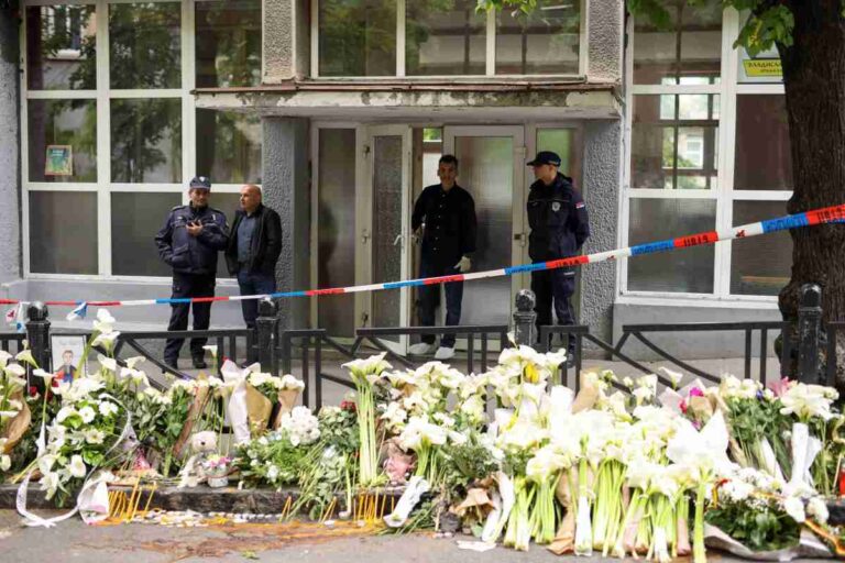 Bombariadó volt több szerbiai iskolában