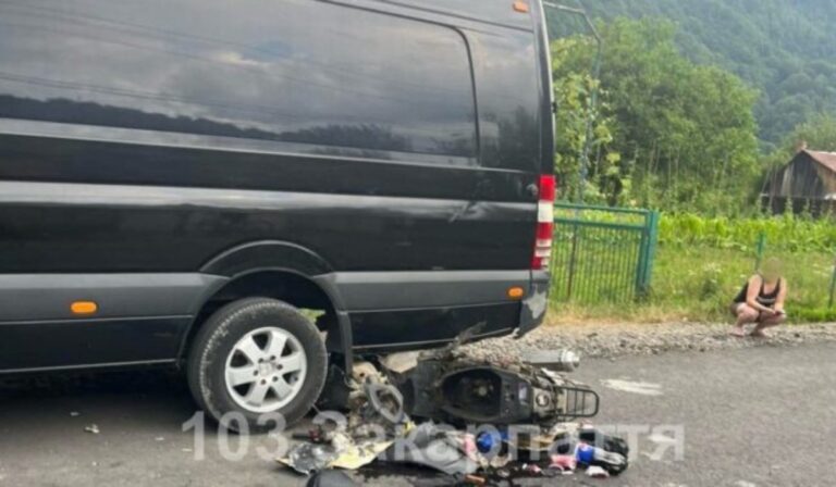 Autóbusznak ütközött egy motoros a Técsői járásban