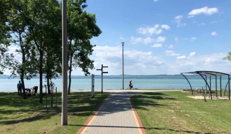 Kárpátaljáról és az ukrajnai front közeléből érkező gyerekeket táboroztatnak a Balatonnál