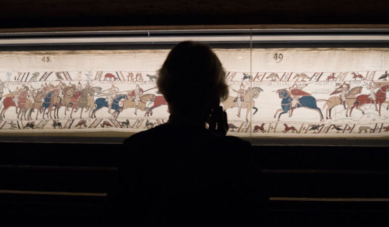 Megérkezett a bayeux-i kárpit Londonba