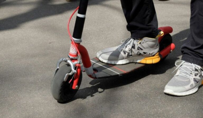 Újabb rollerbaleset: kórházba került egy 13 éves fiú