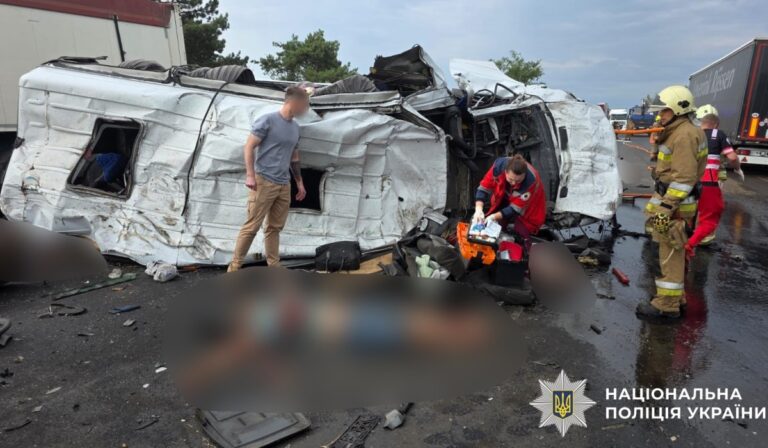 Kilenc halálos áldozata van egy Mikolajiv megyei buszbalesetnek
