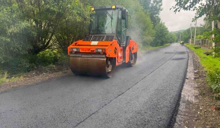Bileckij: Több járásban is folyik az utak javítása Kárpátalján