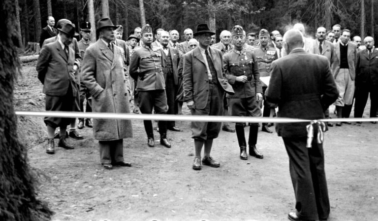 Kárpátalja anno: új út átadása Alsókálinfalván 1943-ban