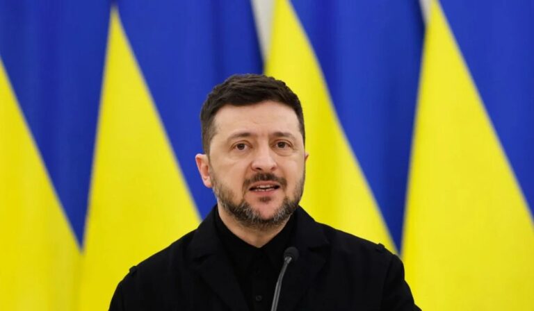 Zelenszkij: Ukrajna újrakezdi az orosz finomítók elleni támadásokat