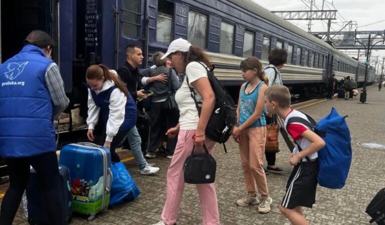 Kétgyermekes családot evakuáltak Zaporizzsja megyéből Kárpátaljára