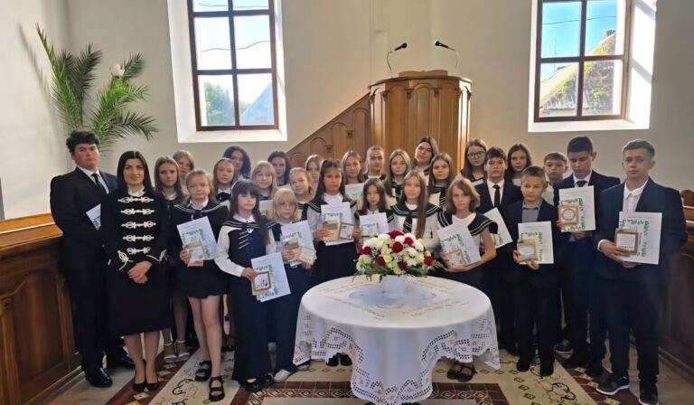 Diákpresbiterek avatása a Péterfalvai Református Líceumban